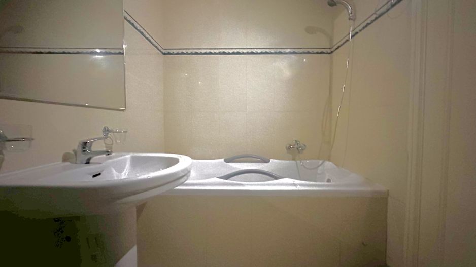 Apartament cu 3 camere de închiriat în Piața Victoriei - Poză 15