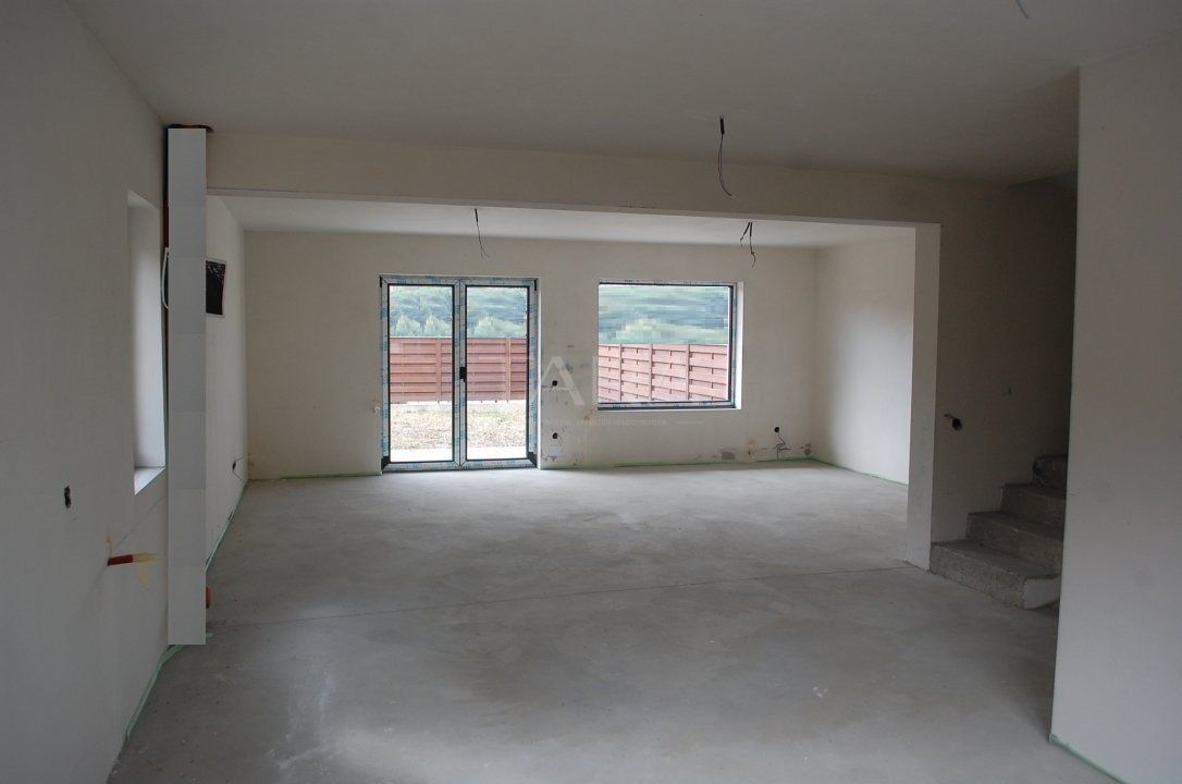 Casa 5 camere, zona Europa - Poză 2