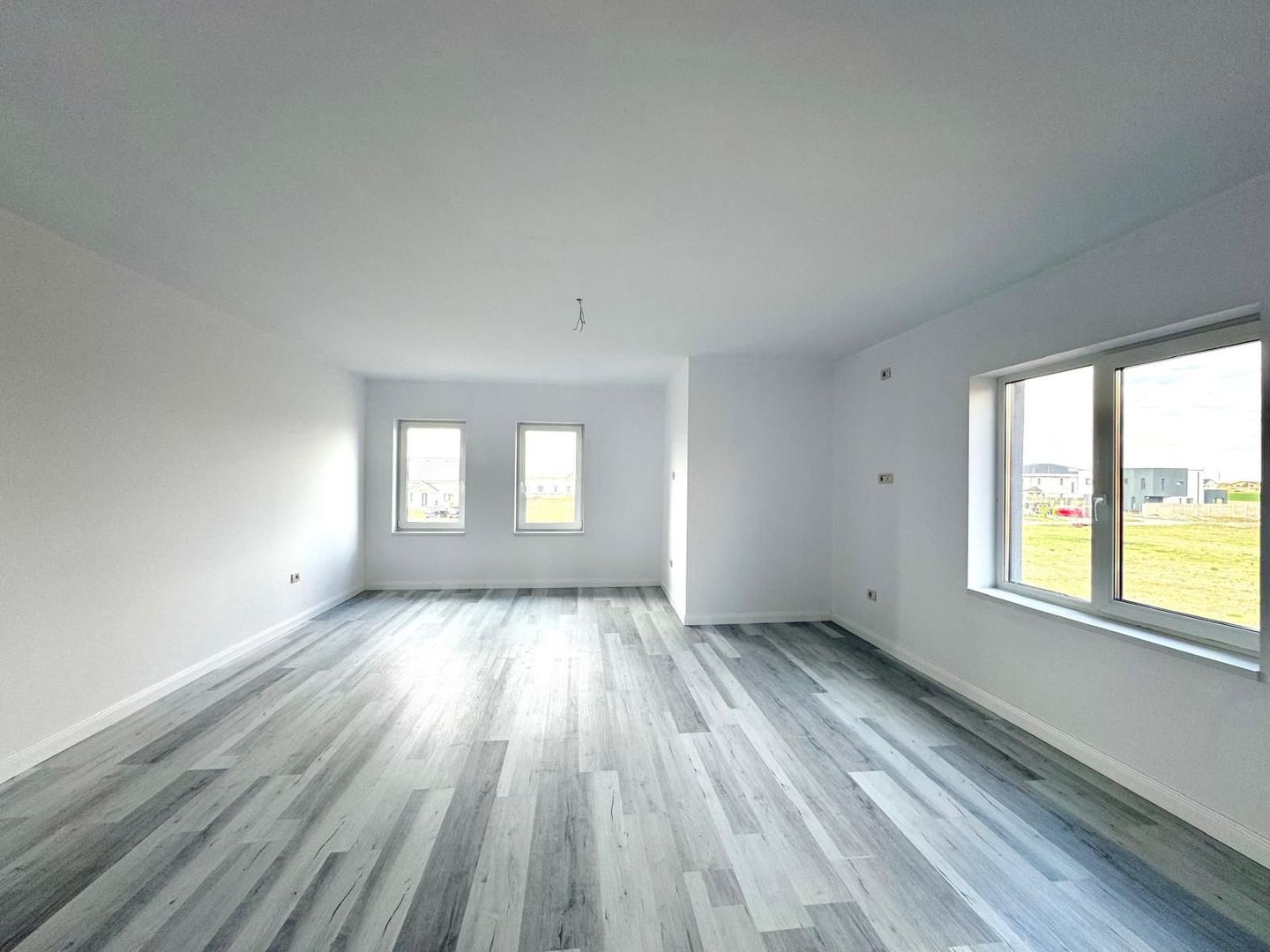 Duplex 4 camere -140.000€ pozitie excelenta |Săcălaz| - Poză 8