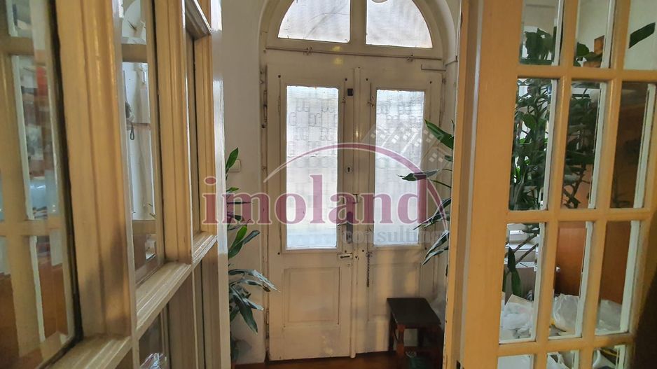 Casa de vanzare 4 camere, curte comuna Ultracentral - Poză 1