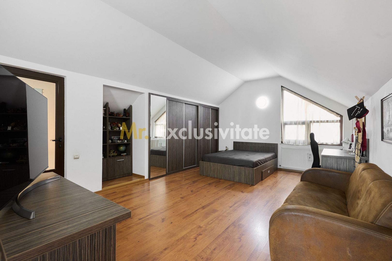Casa + 305 mp terem curte proprie in zona rezidentiala Gavana - Poză 8