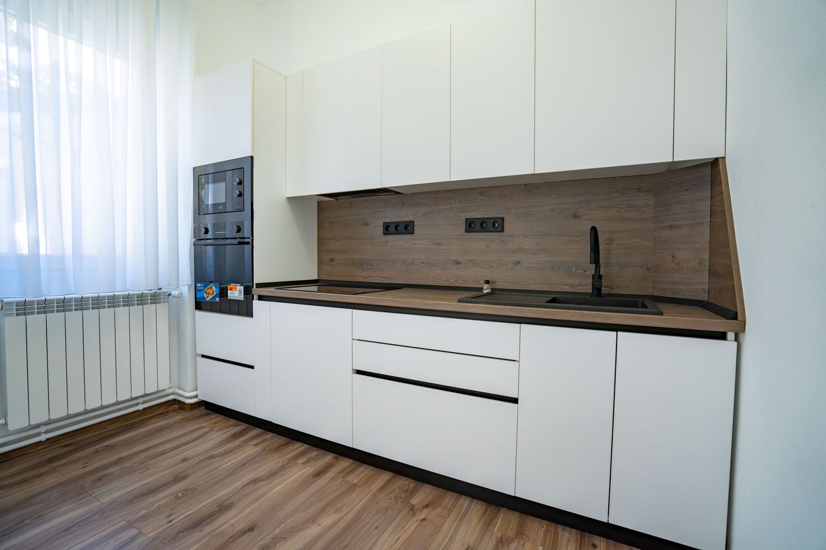 Apartament cu 2 camere, casă la curte comună – Central, Oradea - Poză 1