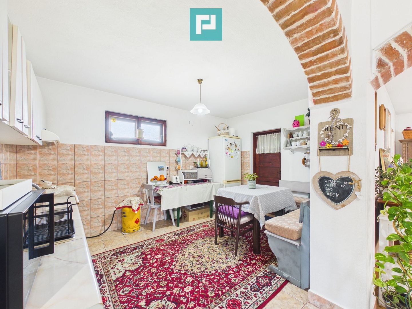 Casă cu 6 camere pe teren de 2029 mp – Miniş - Poză 10