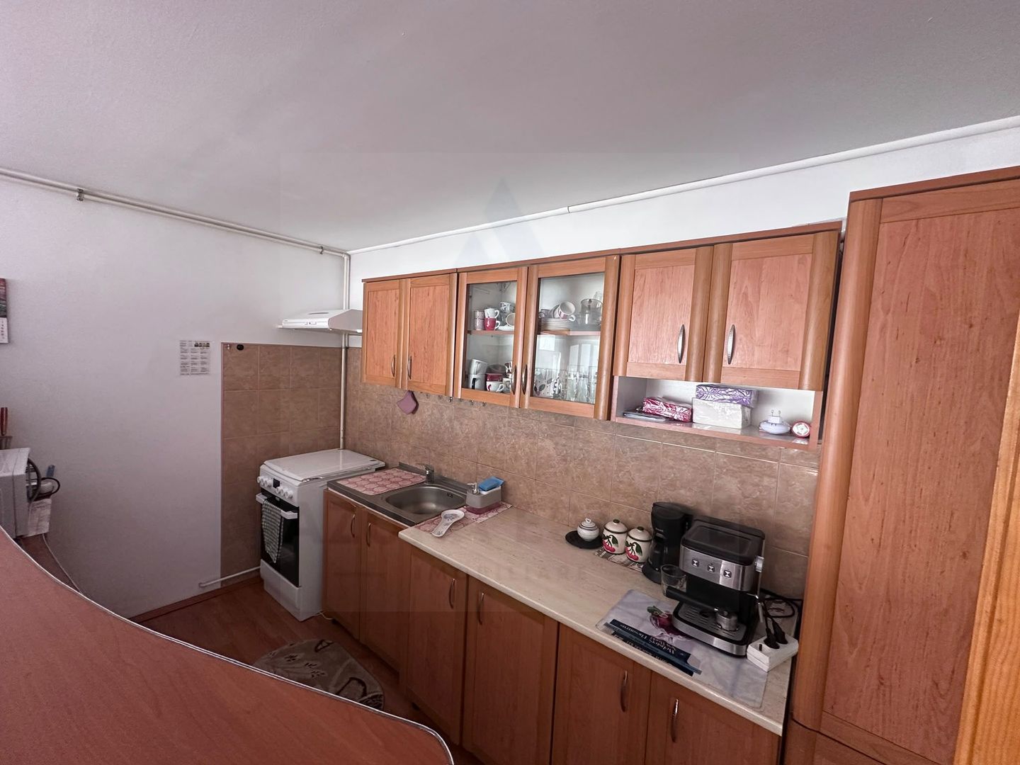 Apartament 3 camere decomandat  78 mp pivnita curte  in zona Centrala - Poză 4