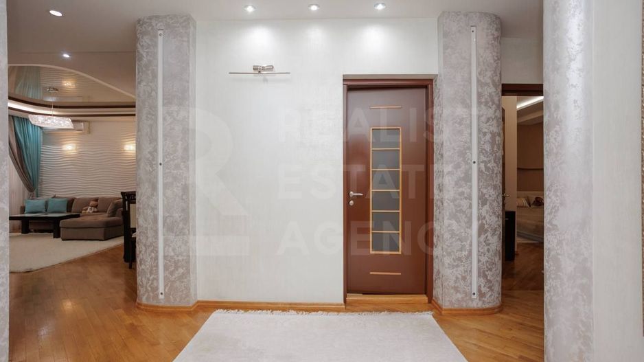 Vânzare, apartament 2 camere, living, bulevardul Traian, Botanica. - Poză 9