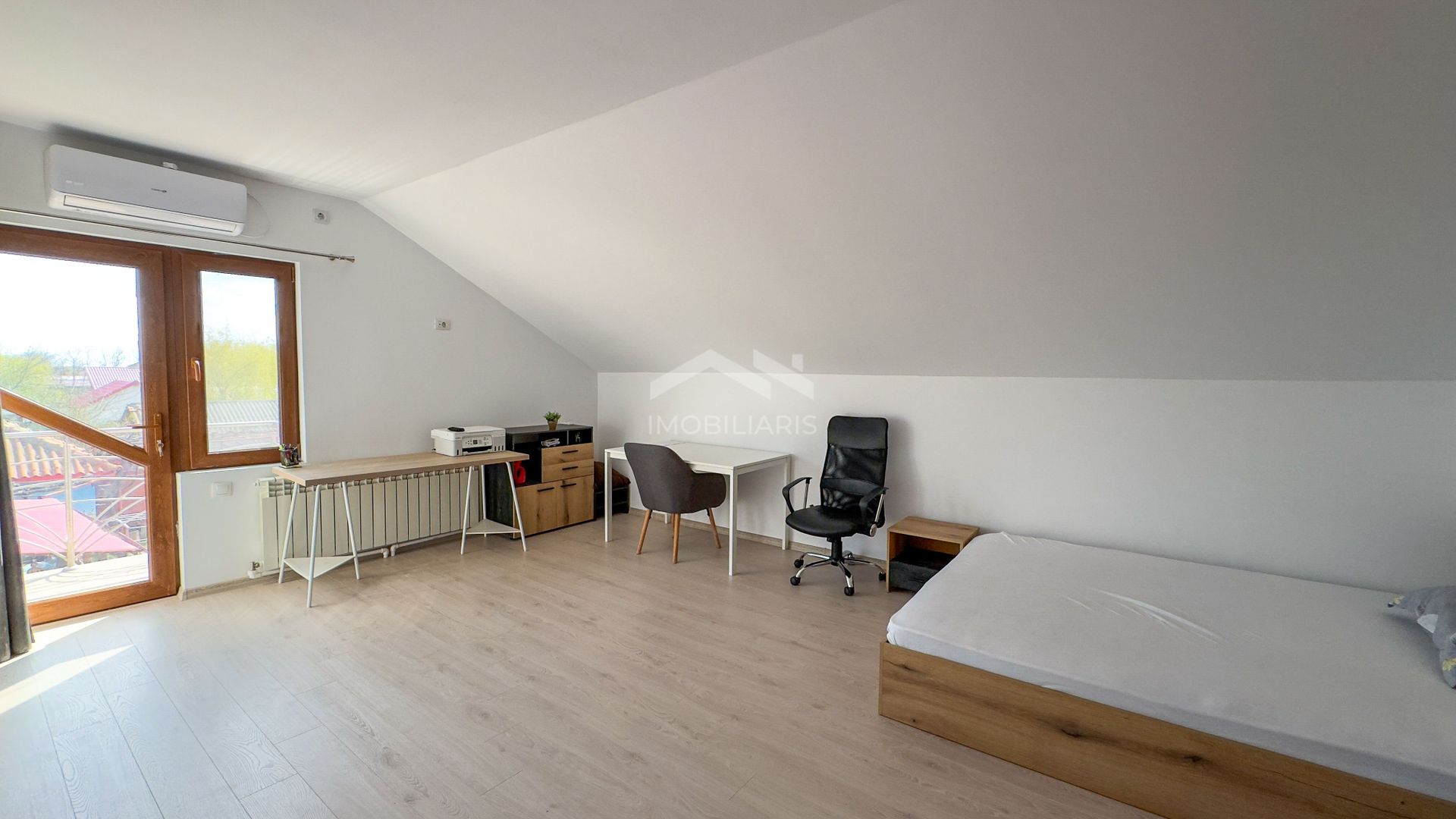 Casă modernă cu 5 camere, garaj și curte mare, mobilată in Corbu - Poză 6