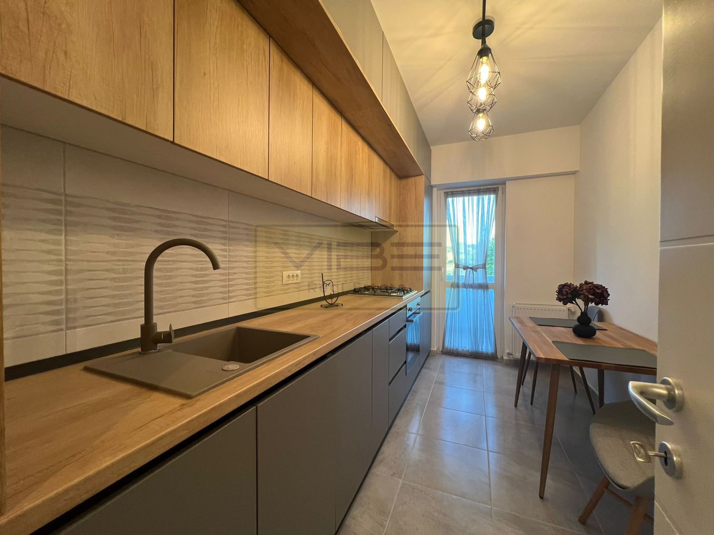 Apartament 2 camere premium + parcare Conest - Poză 2