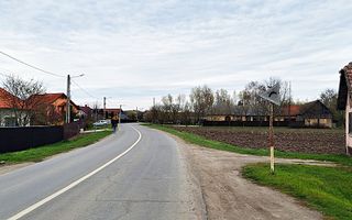 Teren intravilan pentru case in centrul Podu Oltului de 5600mp, 28 euro/mp - Poză 3