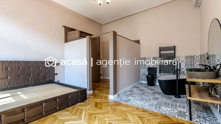 Apartament ULTRACENTRAL cu 3 camere, la cheie, renovat recent - Poză 8