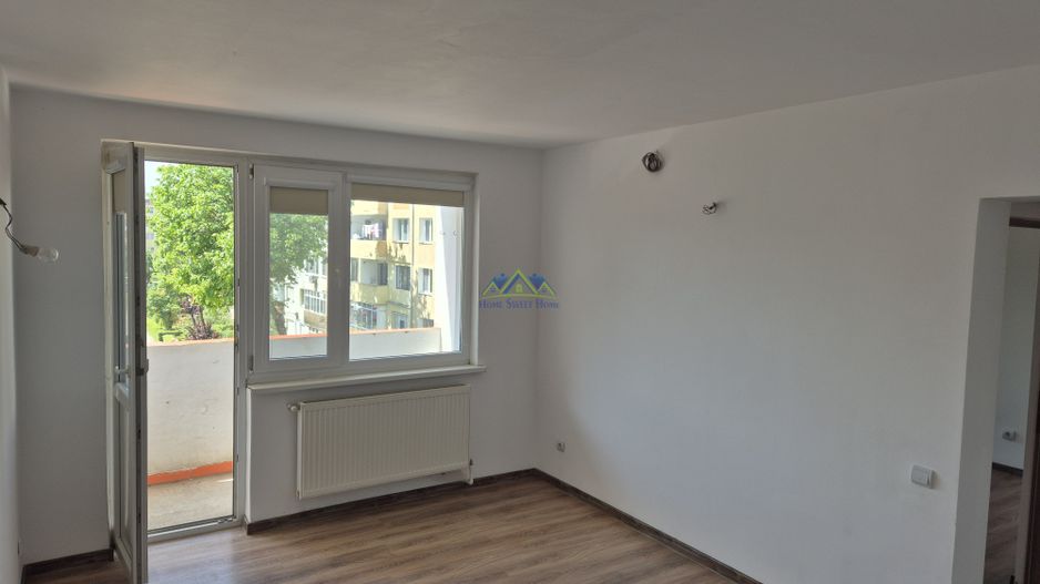 Vand apartament 3 camere, zona Profi(M3), et. 3/4, semi, 55mp, balcon - Poză 4