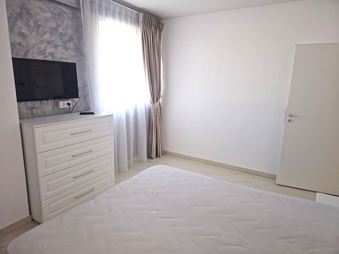 Inchiriere 2 camere Complex Roka, Micro 17 – parcare – 630 euro/luna - Poză 8