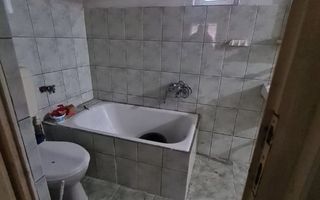 Casă cu teren de 1.000 m² – utilități complete, ideală pentru renovare - Poză 3