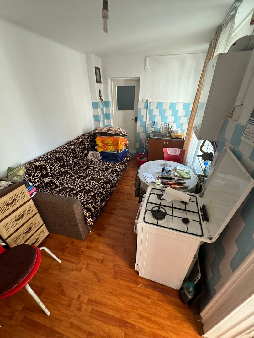 De vânzare  casă situată pe strada Mihail Sadoveanu - Poză 2