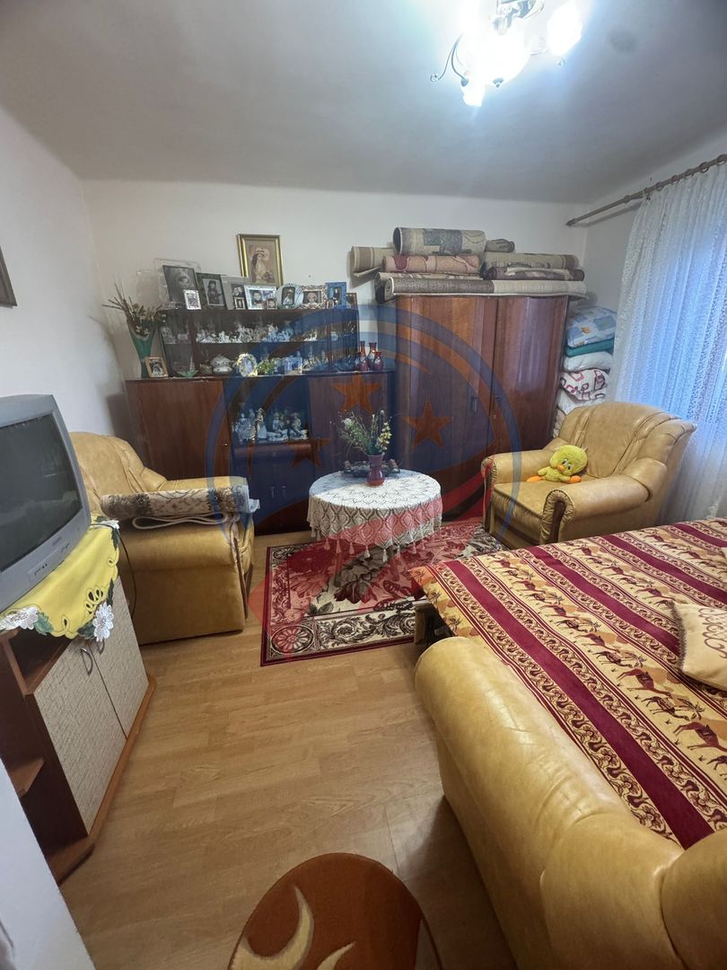 🌿 Casă cu teren 620 mp – Romanești | Liniște, acces excelent, potențial mare - Poză 4