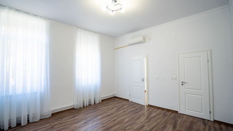 Apartament cu 2 camere, casă la curte comună – Central, Oradea - Poză 4