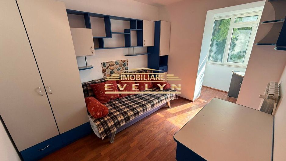 Apartament 3 camere + mansardă autorizată de vânzare – Zona Școala Nr. 7 - Poză 4