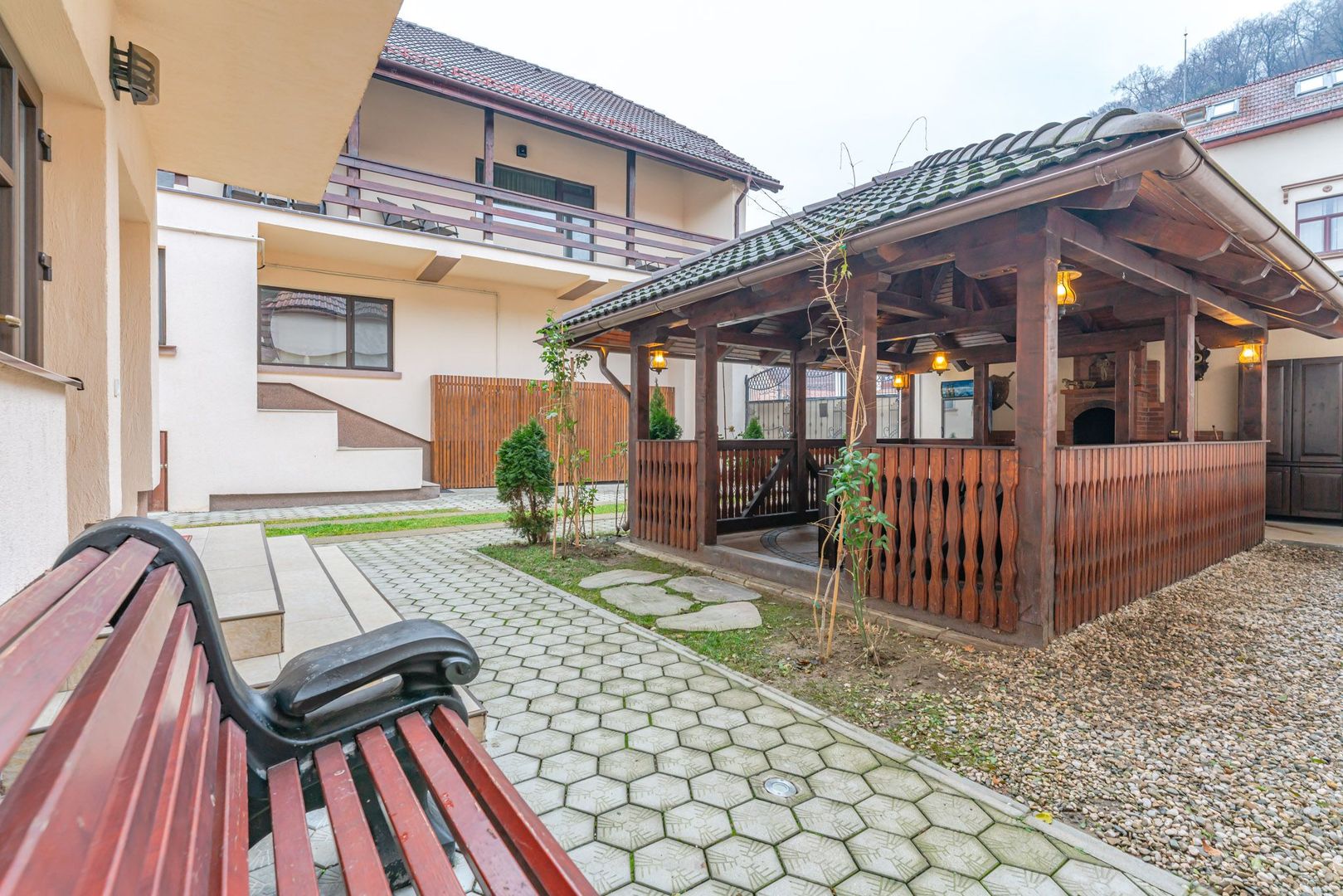 Pensiune Râșnov, 13 camere plus locuință proprietar, zonă Cetate - Poză 51