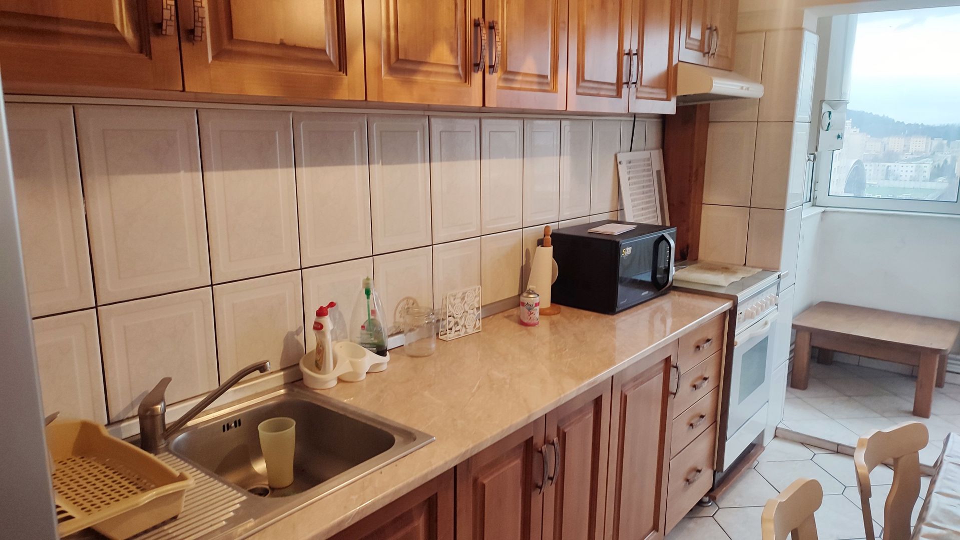 Apartament cu 3 camere decomandat mobilat-utilat - Poză 2