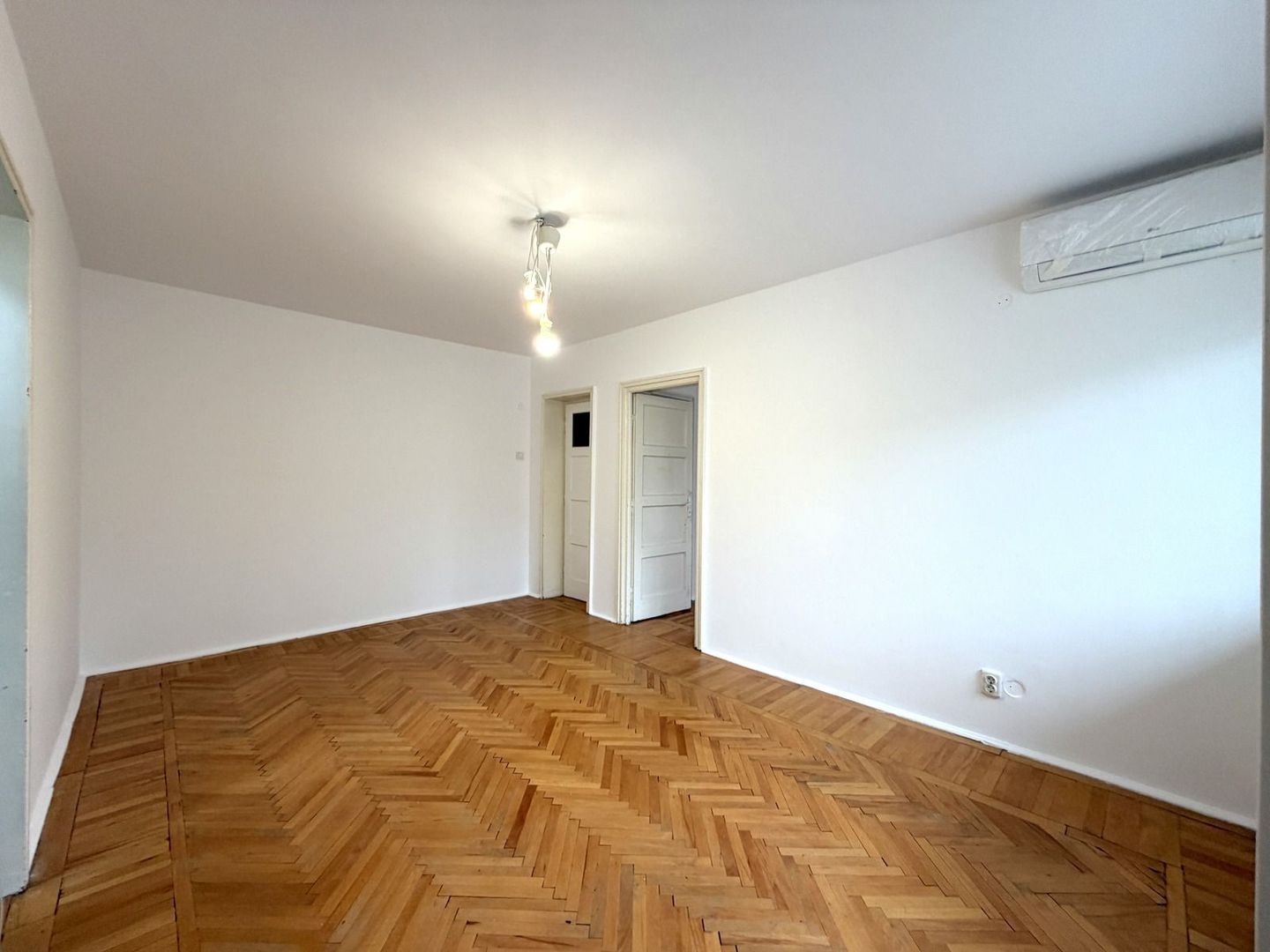 2 camere Chopin-Floreasca etaj 2 din 3 | balcon | vedere gradina - Poză 2