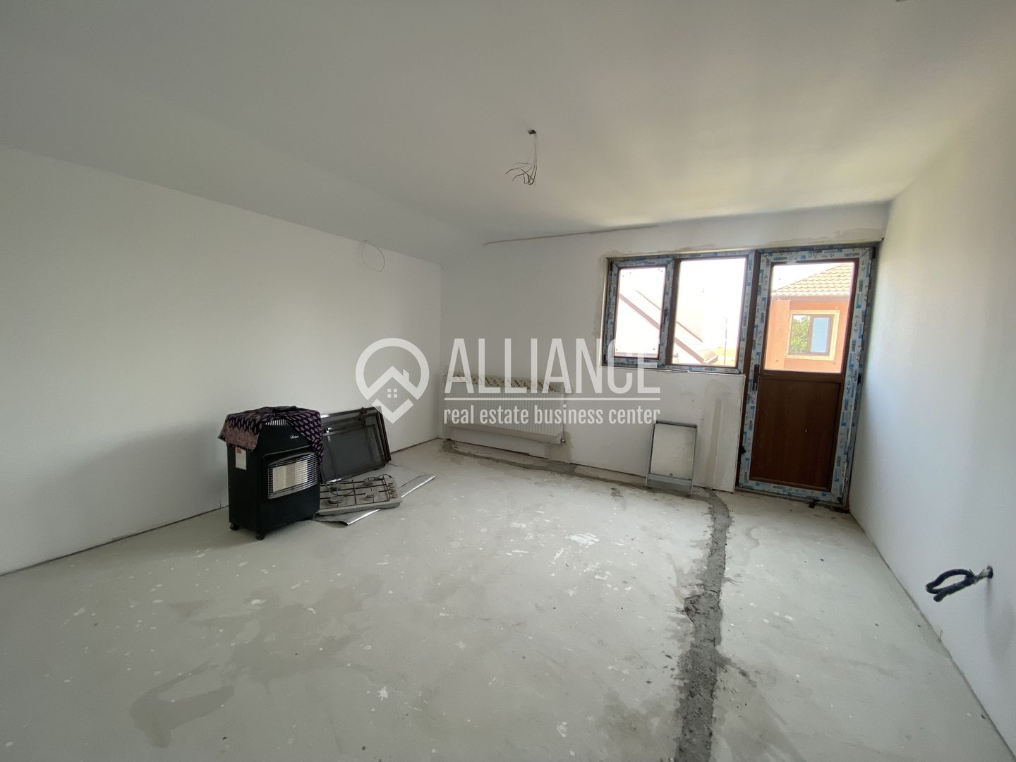 VALU LUI TRAIAN(COD 07) -Casa P+M 5 camere cu teren de 300 mp - Poză 6