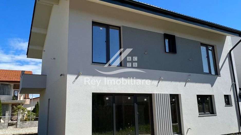 Casă construcție de Lux de vânzare în Șelimbar zonă bună - Poză 4