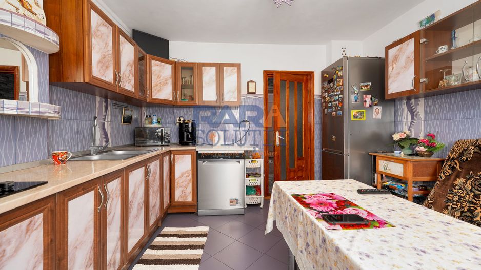3 camere, 3 balcoane, etaj 3 - Poză 10