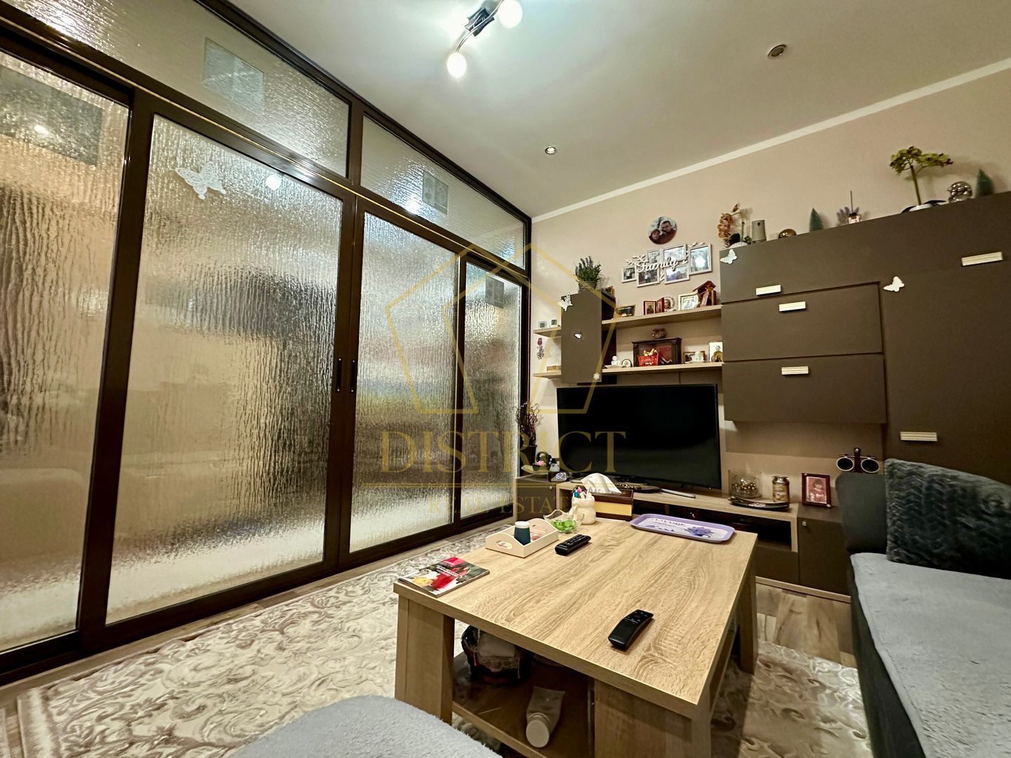 Apartament cu 3 camere mobilat si utilat la parter in Giroc la asfalt. - Poză 5