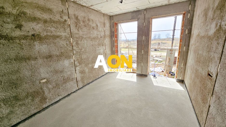 Apartament cu 3 camere, 2 bai, curte proprie, parcare si boxa 40 mp - Poză 7