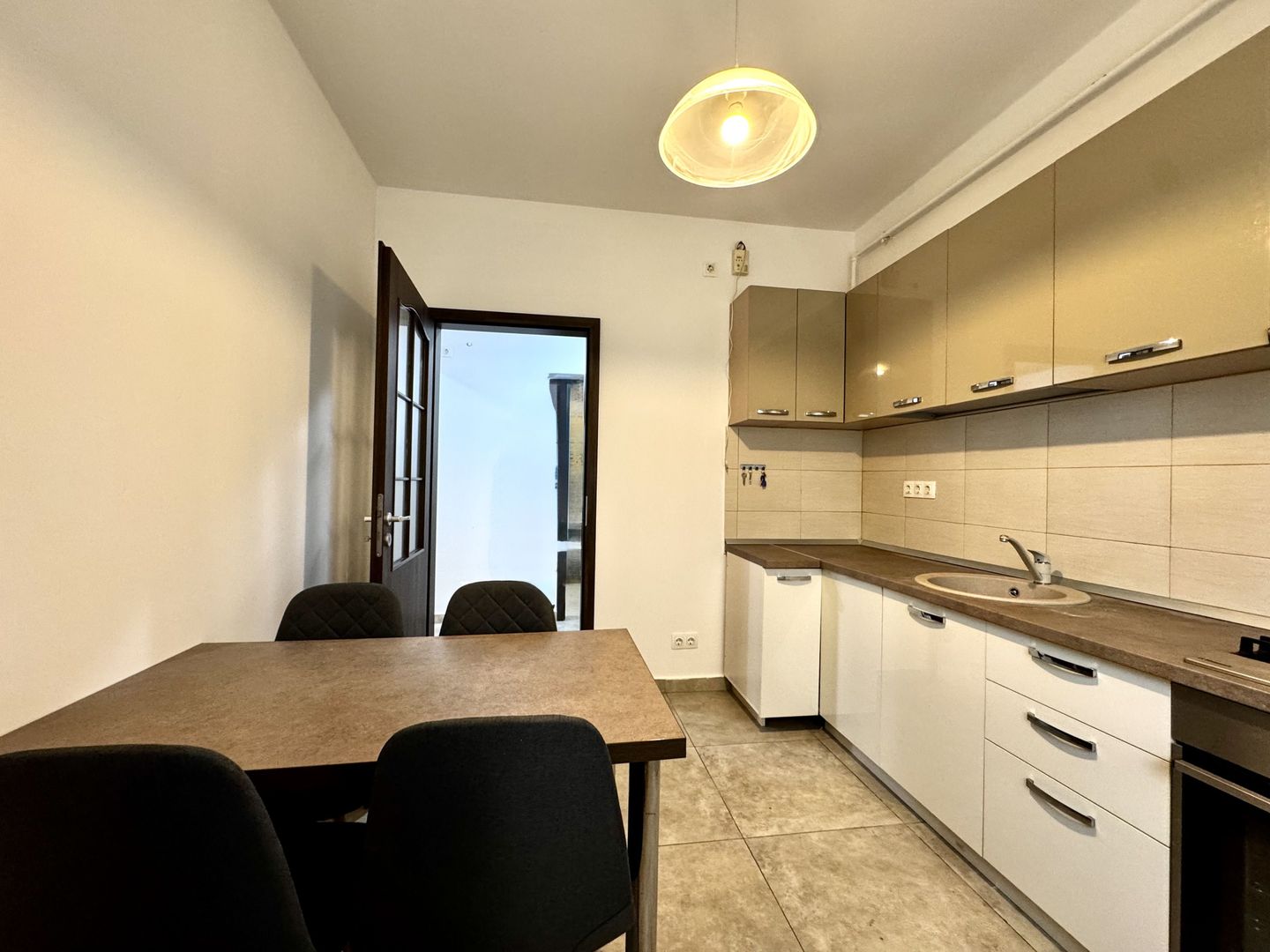 Apartment 2 camere, decomandat,  loc de parcare, Complexul Studențesc - Poză 10