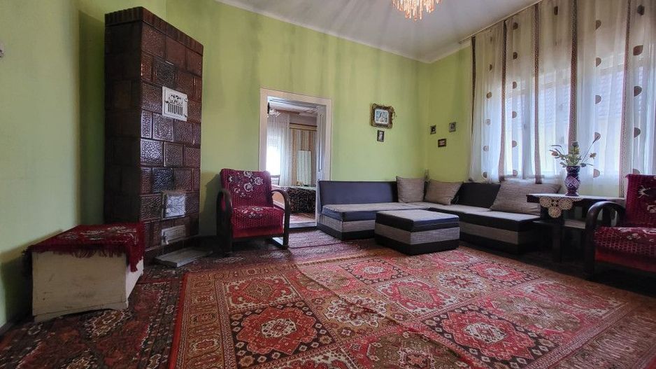 Casa cu doua corpuri de cladire si anexe, teren 1350 mp, Savarsin - Poză 5