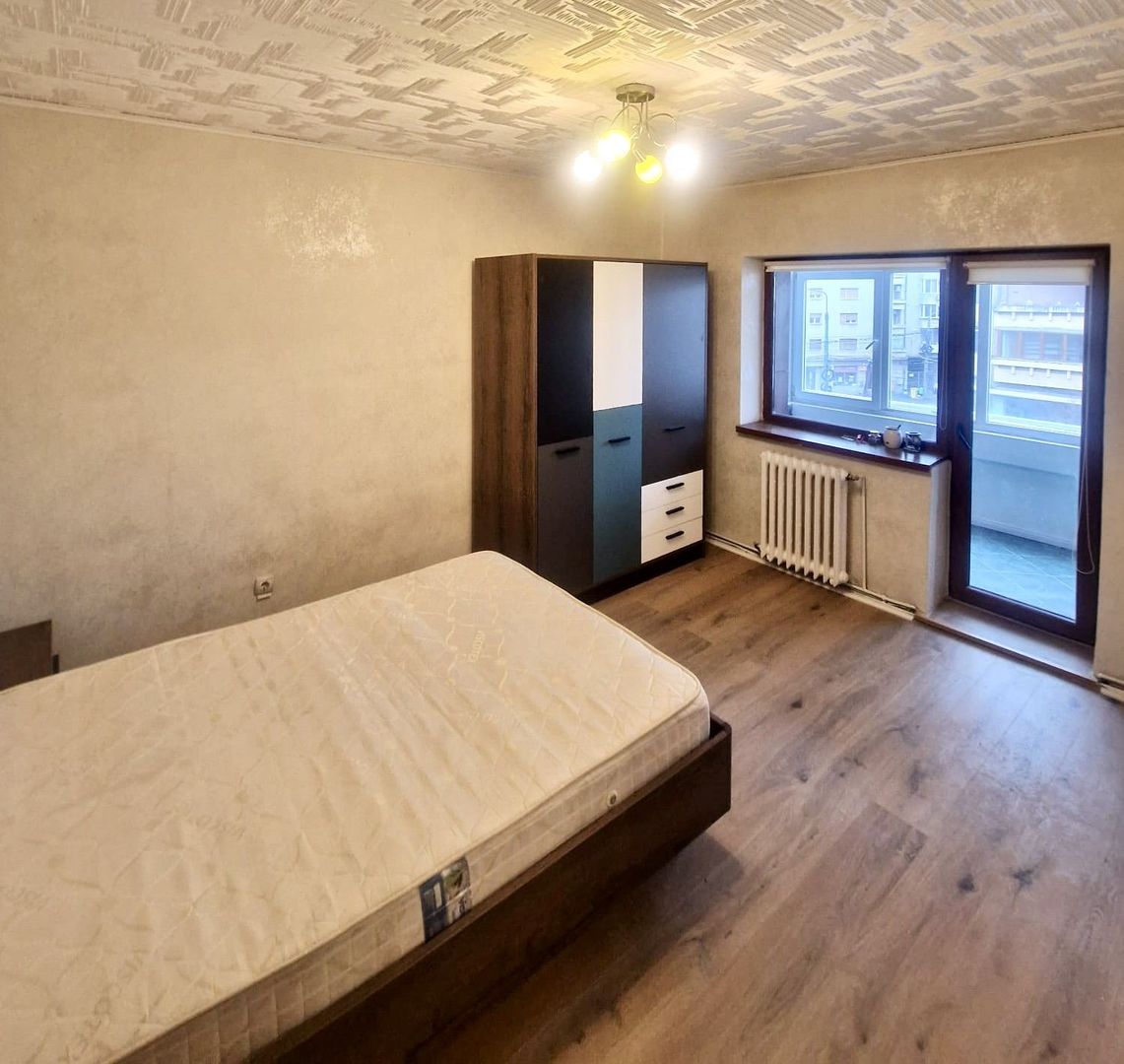 Apartament decomandat 3 camere de închiriat în Piața Bălcescu - Poză 9