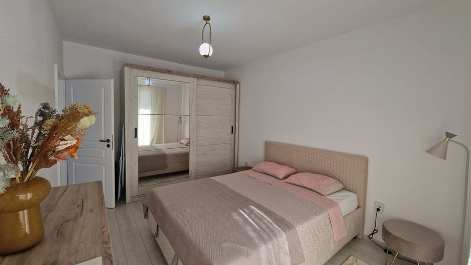 Calea Urseni – Giroc | Casă insiruita P+1 | Mobilată complet | 2 parcări - Poză 6