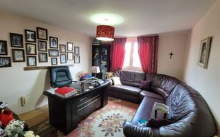 Vilă zona centrală la 750 m de UMF și de Tg. Cucu - Poză 2