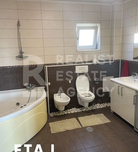 Vilă cu 7 camere de vânzare P+E+M in orasul Pantelimon - Poză 15