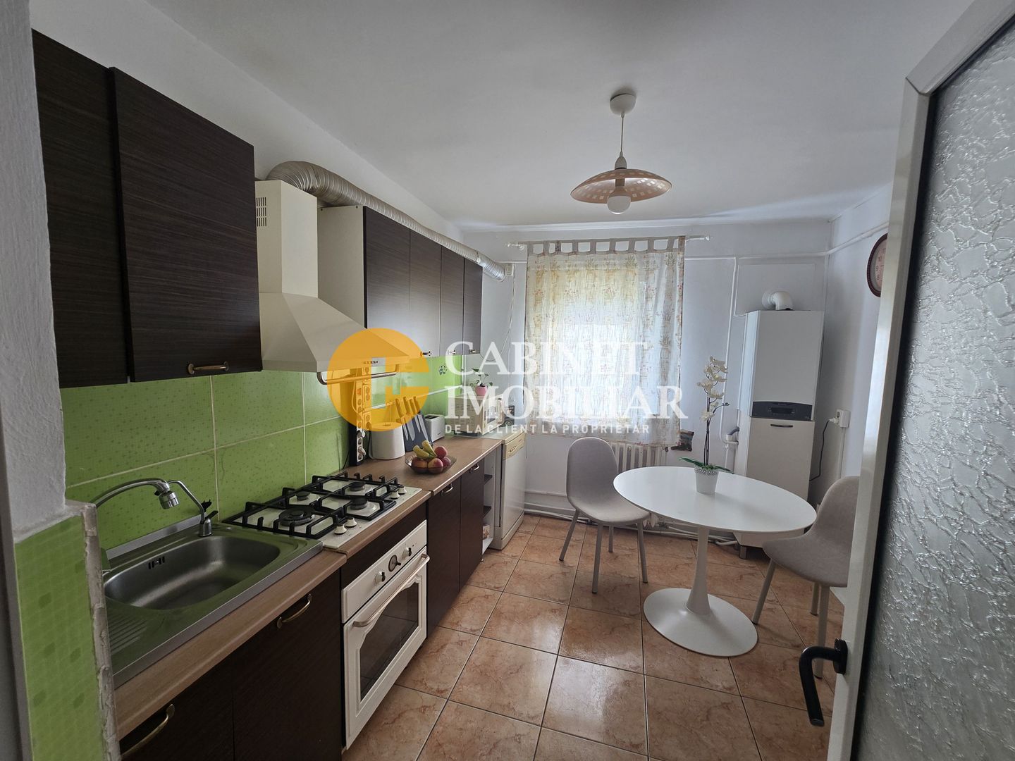 De vânzare apartament 3 camere – Centru, - Poză 1
