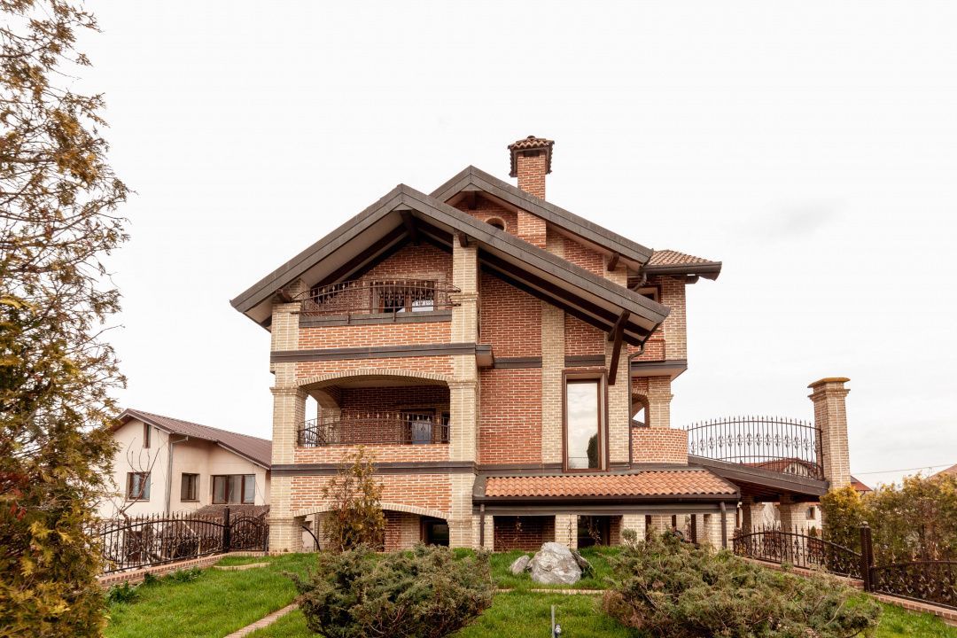 Vila impunătoare in stil italian - Ștefănești, Argeș - Poză 2