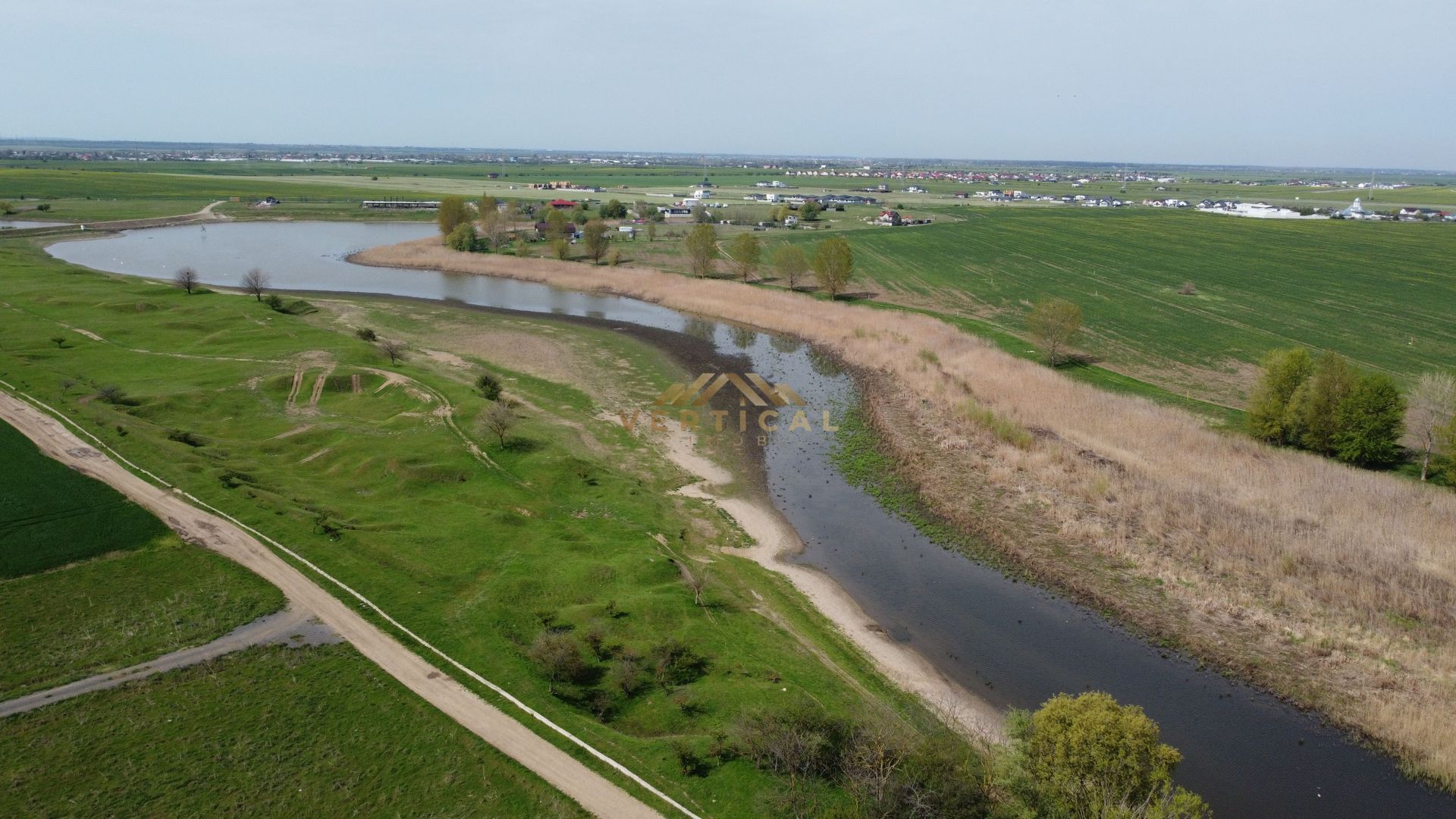 De vanzare teren pe colt cu deschidere spre balta / Berceni/Vidra - Poză 1
