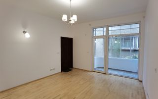De vanzare apartament 3 camere in vila, in Cotroceni - Poză 1