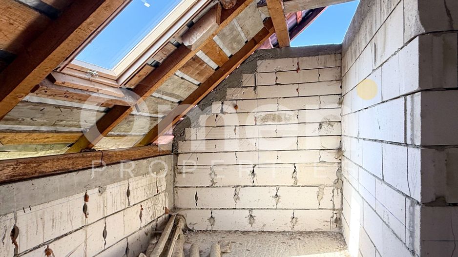 Casă cu potențial imens P+M, teren 7,91 ari, zonă liniștită, Ocna Șugatag. - Poză 8