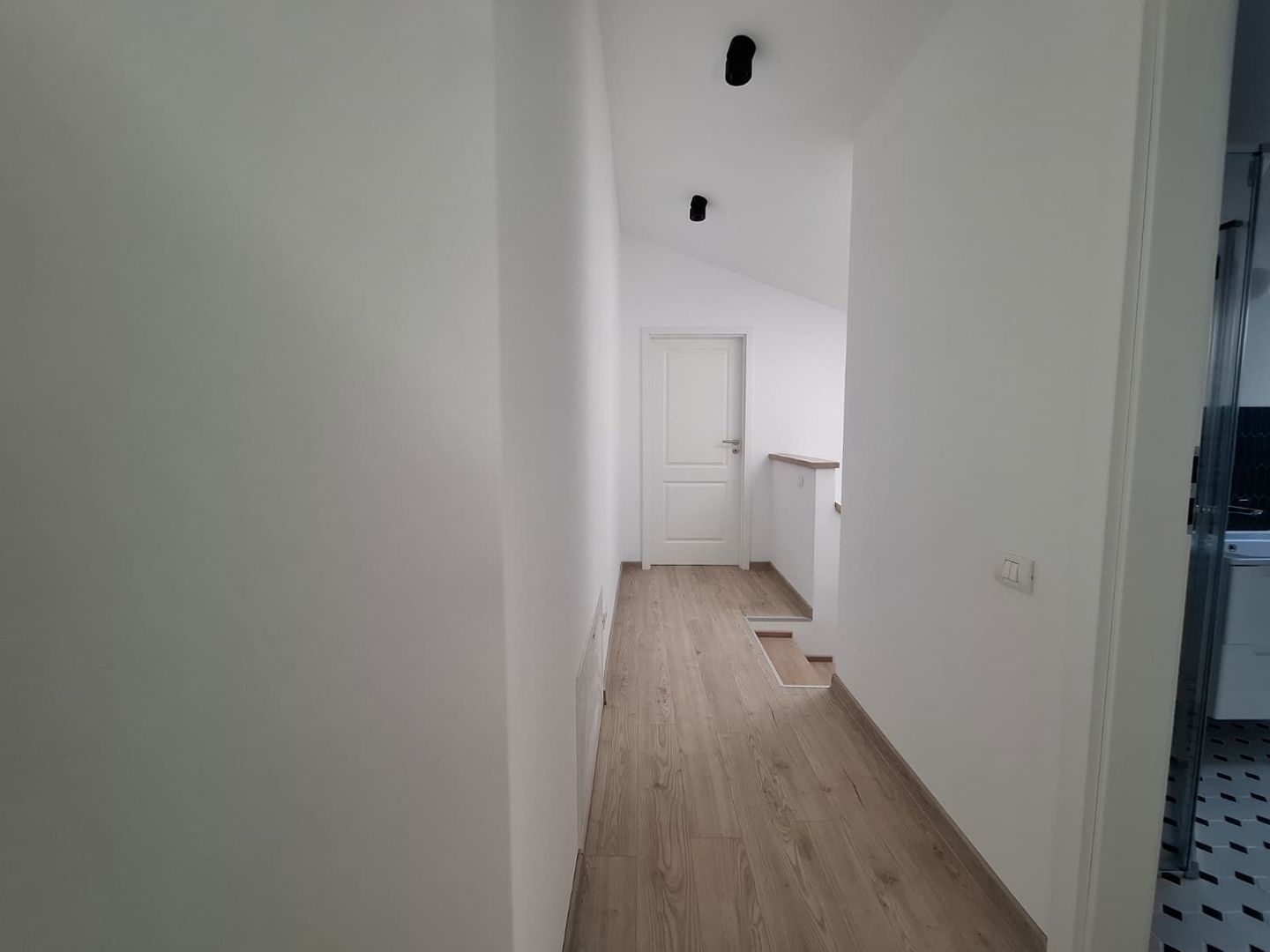 Apartament 4 Camere  in Vila , Centrala , Parcare , Totul Nou L352 - Poză 7