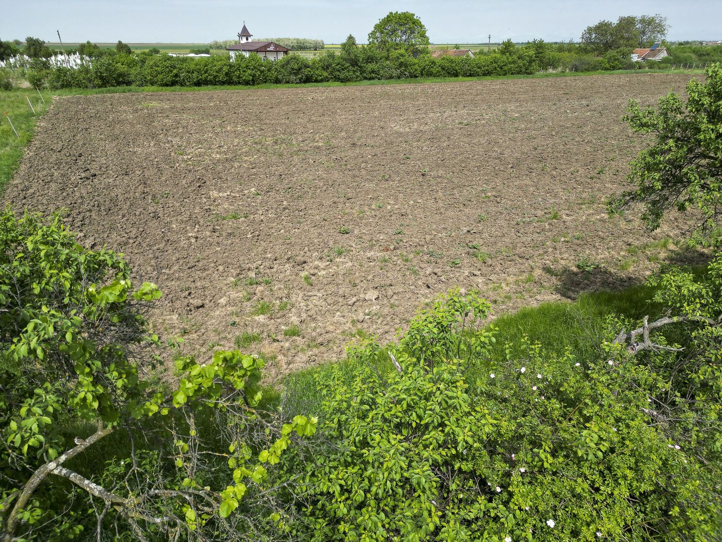 Teren Intravilan de 3,090 mp în Cuvin - Poză 18