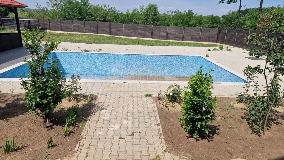 Proprietate deosebita, ocazie de investitie, la 20 km de Botosani - Poză 5