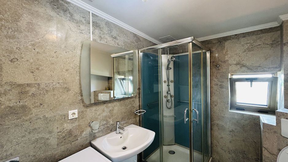 Penthouse de inchiriat, zona buna, terasa mare, mobilat si utilat - Poză 6
