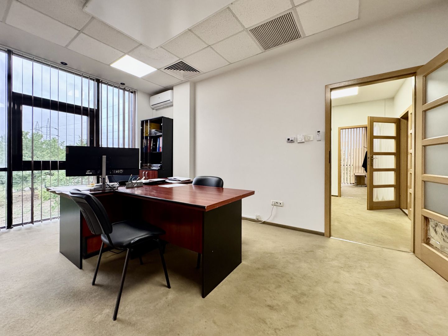 Spațiu pentru birouri langa Funshop Buziașului - Poză 3