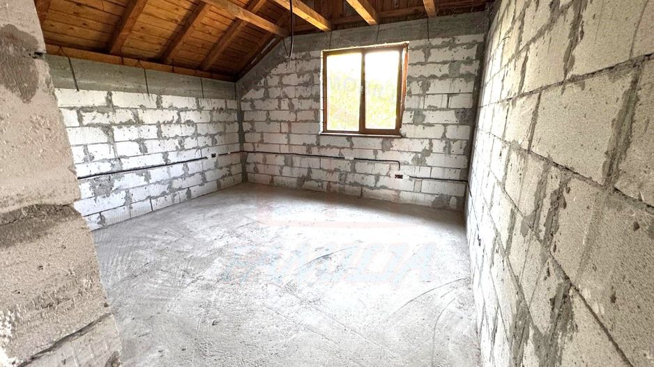 99.900 Euro casa+teren 1000 mp(concesiune) in com Sendreni - Poză 13