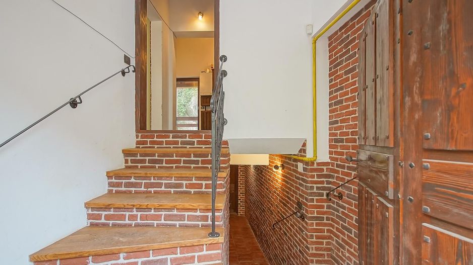 Casa de vanzare in centrul Brasovului - curte privata si pivnita - Poză 5