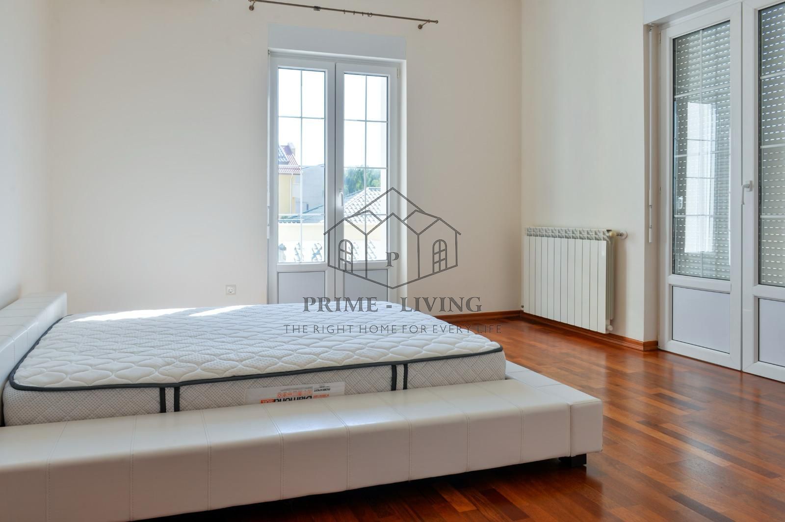 VILA DE LUX CU 6 DORMITOARE SI PISCINA + 800 MP CURTE LA INCHIRIRE - Poză 9