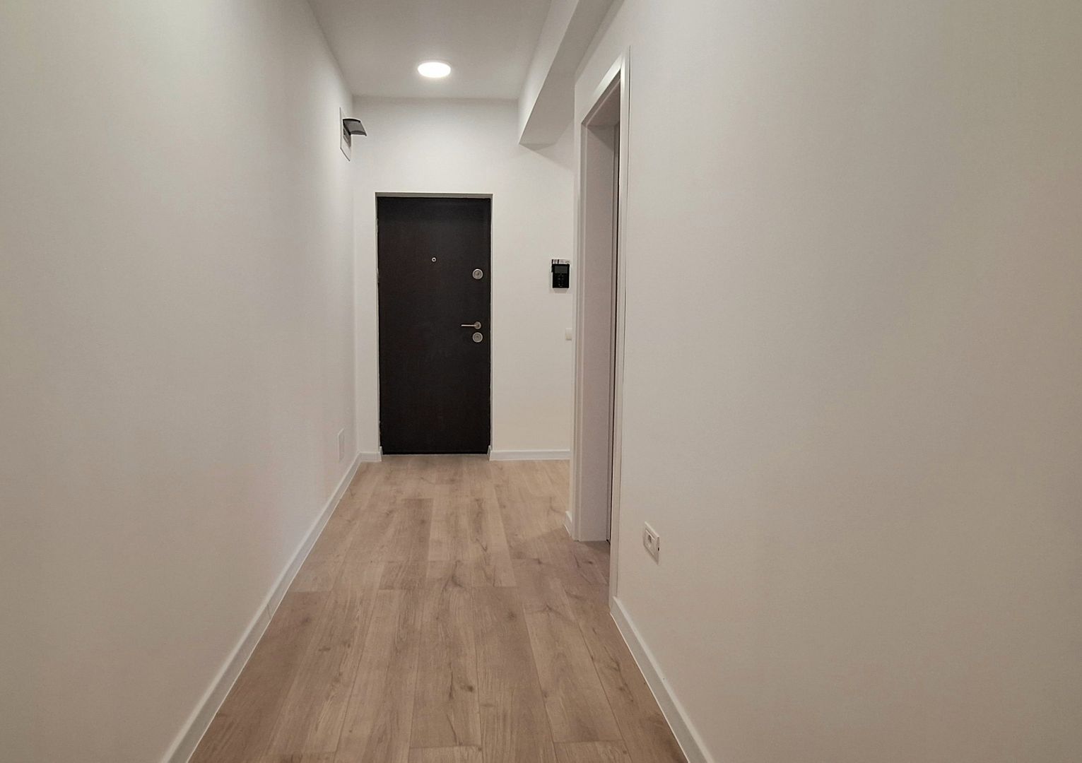 Apartament cu 3 camere si loc de parcare - Kaufland - Poză 1