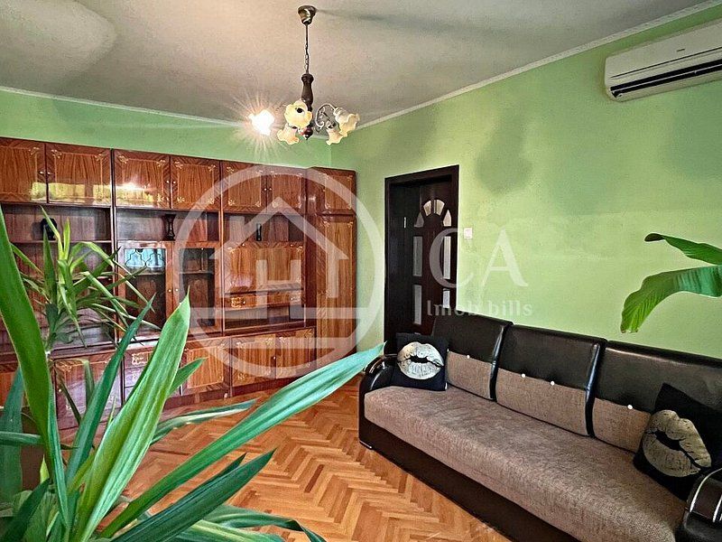 Apartament cu 3 camere de vanzare in zona Rogerius Oradea - Poză 7