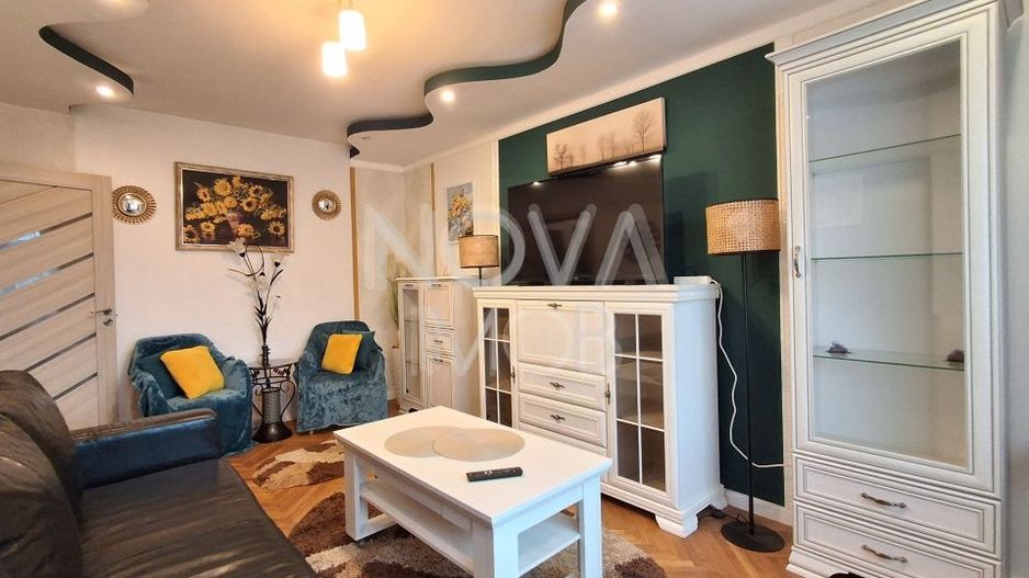 Apartament de inchiriat 3 camere etajul 4, cu lift,  Zona Vasile Aaron - Poză 1